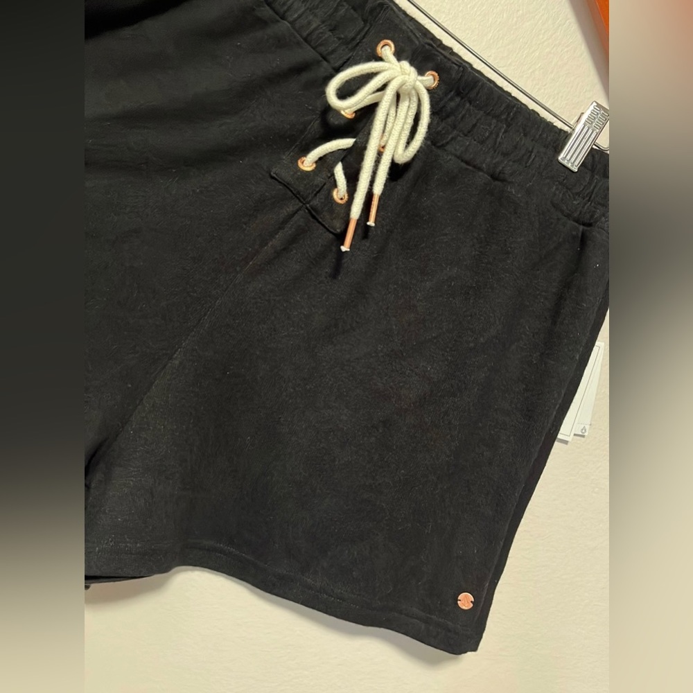 NWT (NEW) black Volcom Highwaisted fleece shorts - XL - Picture 2 of 4